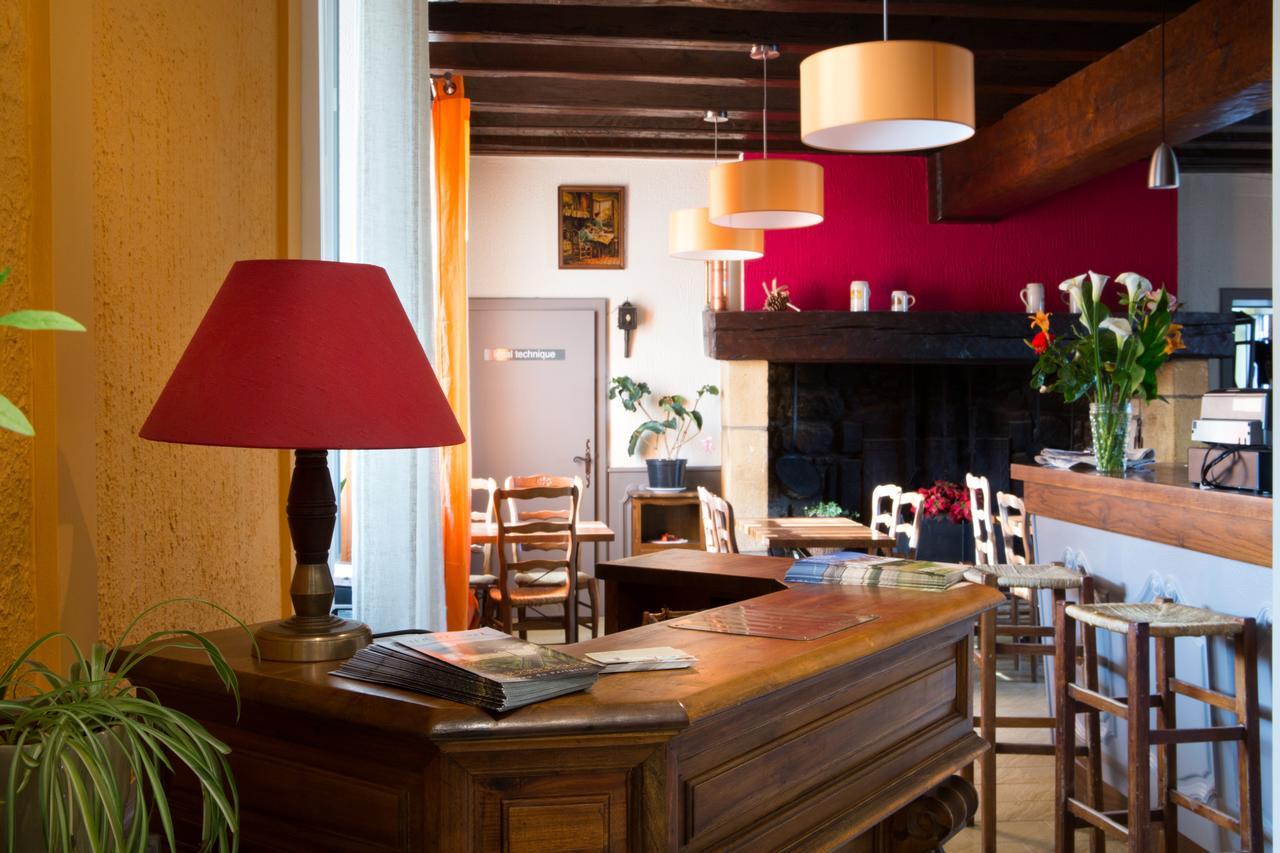 Hotel Restaurant Le Sully Saint-Saud-Lacoussière Buitenkant foto